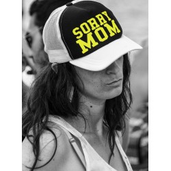 Pourquoi sa démarche atypique résonne-t-elle auprès du public ?